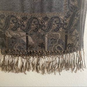 Beautiful Paisley style Women’s Scarf NWOT